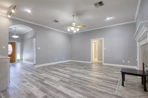 Living - 9 N Cay Ct, Angleton, TX 77515 photo 3 of 6