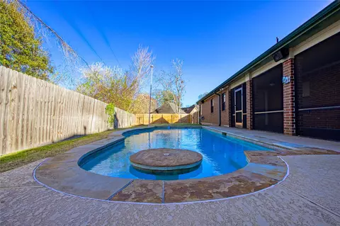 Exterior - 9 N Cay Ct, Angleton, TX 77515 photo 5 of 9