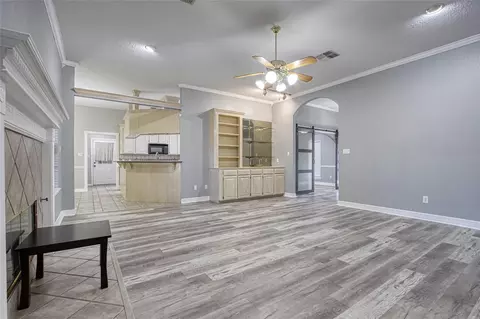 Living - 9 N Cay Ct, Angleton, TX 77515 photo 5 of 6