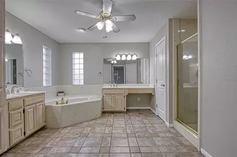Bath - 9 N Cay Ct, Angleton, TX 77515 photo 1 of 3