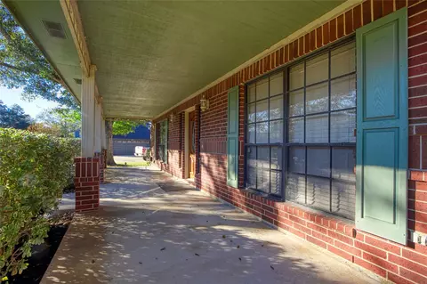 Exterior - 9 N Cay Ct, Angleton, TX 77515 photo 2 of 9