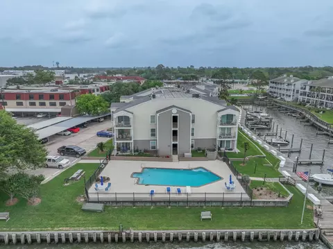 114 Yacht Club Ln #114, El Lago, TX 77586