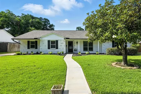 10718 Chevy Chase Dr, Houston, TX 77042