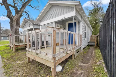 3706 Delano St, Houston, TX 77004