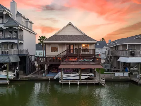 1822 Port Ocall St, Galveston, TX 77554
