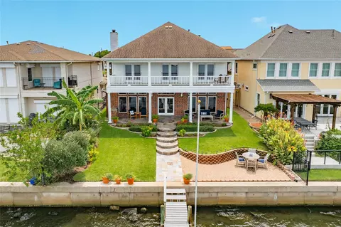 7306 Offats Point Cir, Galveston, TX 77551