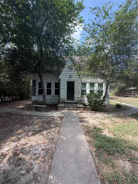 209 Sutton St, Woodville, TX 75979