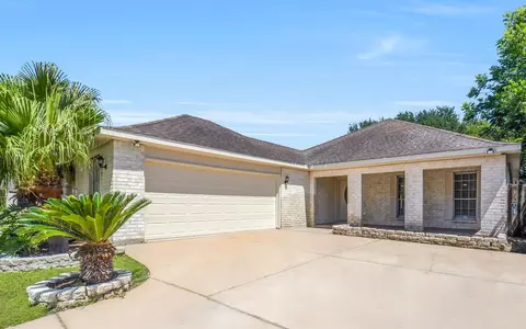 7834 Vickijohn Dr, Houston, TX 77071