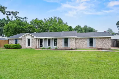 6646 Bayou View Dr, Houston, TX 77091