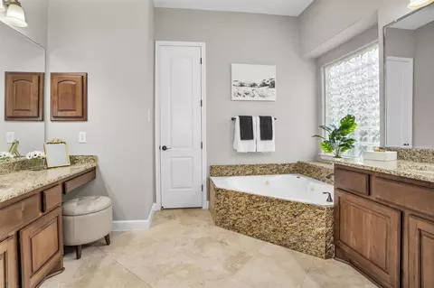 Bath - 27910 Hansons Ct, Spring, TX 77386 photo 1 of 4