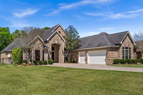 5220 Forest Cove Dr, Dickinson, TX 77539