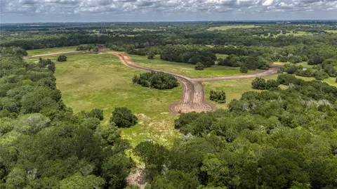 24 Ridgewood Ln, Brenham, TX 77833