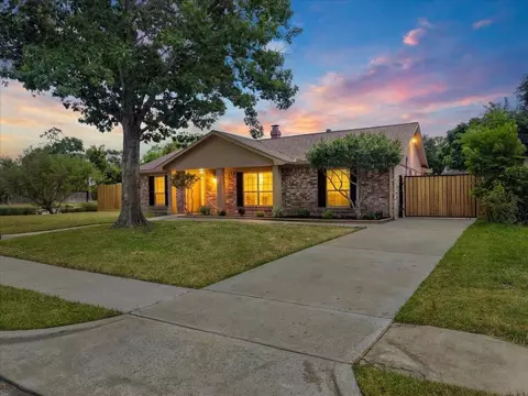 11703 Brighton Ln, Meadows Place, TX 77477