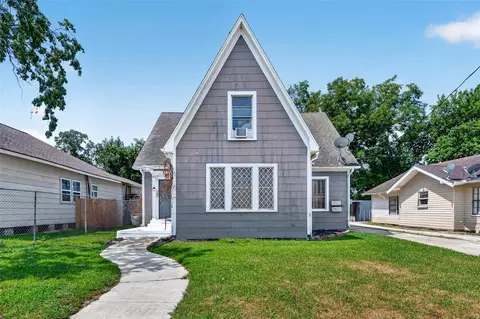 415 W Pearce St, Baytown, TX 77520
