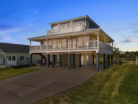 118 22nd St, San Leon, TX 77539