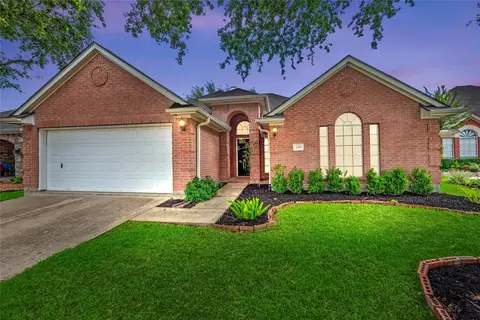 210 Leisure Dr, Stafford, TX 77477