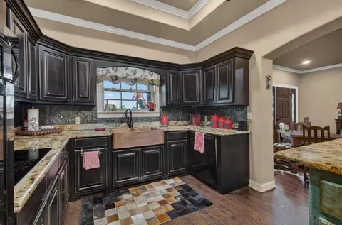 Kitchen - 1755 Mcbride Devillier Loop, Winnie, TX 77665 photo 2 of 2