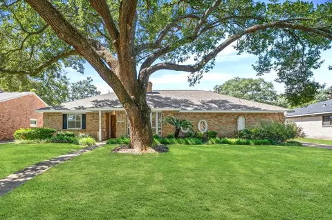 11006 Ashcroft Dr, Houston, TX 77096