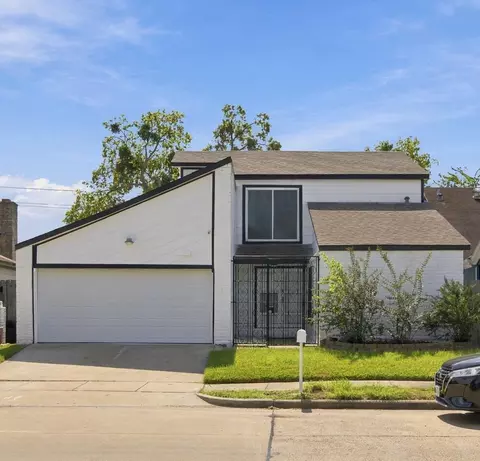 11307 Oakcenter Dr, Houston, TX 77072