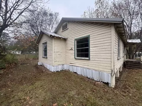 103 E 19th St, Hooks, TX 75561 photo 2