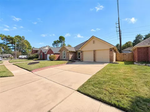 8623 Plum Lake Dr, Houston, TX 77095