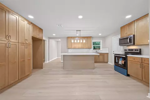 1341 Conrad Sauer Dr, Houston, TX 77043