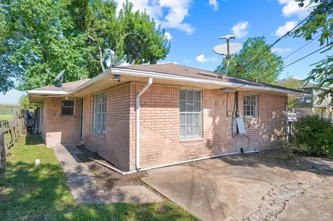 3218 5th St, Stafford, TX 77477