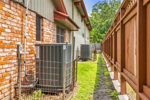 Exterior - 7438 Wright Rd, Houston, TX 77041 photo 4 of 8