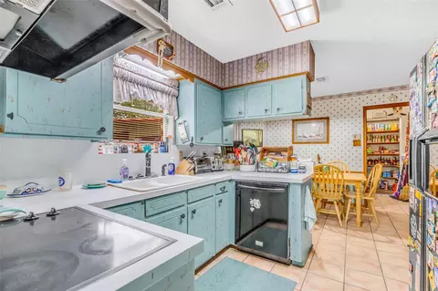 Kitchen - 7438 Wright Rd, Houston, TX 77041 photo 1 of 2