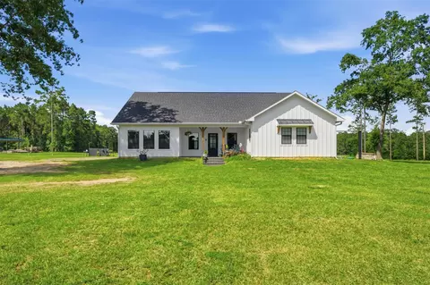 927 Aggie Ave, Livingston, TX 77351