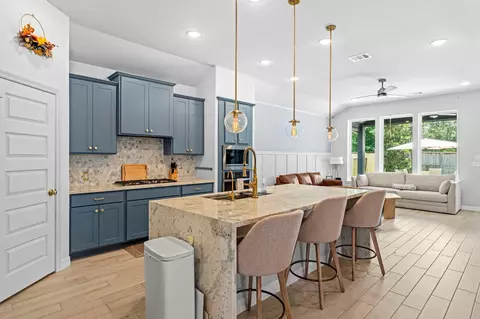 Kitchen - 534 Cedar Harbor Ct, Conroe, TX 77304 photo 3 of 3
