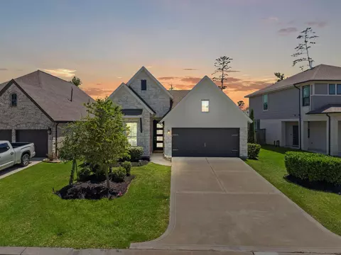 Exterior - 534 Cedar Harbor Ct, Conroe, TX 77304 photo 2 of 5