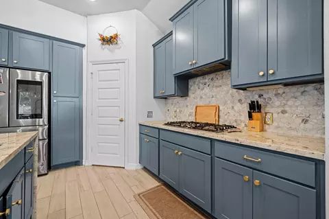 Kitchen - 534 Cedar Harbor Ct, Conroe, TX 77304 photo 2 of 3