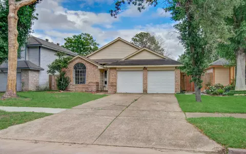 8622 Sparkling Springs Dr, Houston, TX 77095