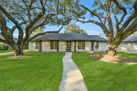 5318 Queensloch Dr, Houston, TX 77096