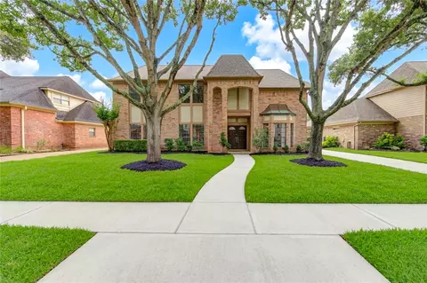 1022 Goldfinch Ave, Sugar Land, TX 77478