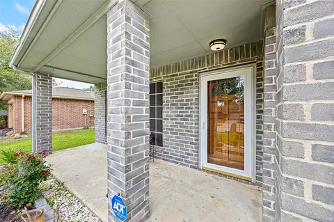 Exterior - 2710 Fox View Cir, Spring, TX 77386 photo 4 of 5
