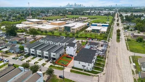 104 E 44th St, Houston, TX 77018