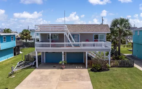 3927 Panola Dr, Galveston, TX 77554