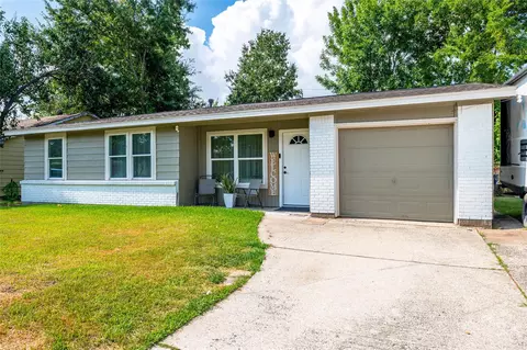 5311 Louise St, Baytown, TX 77521