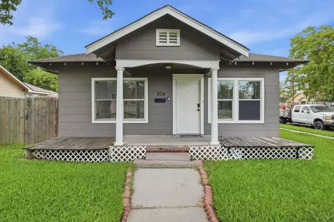 204 W Murrill St, Baytown, TX 77520