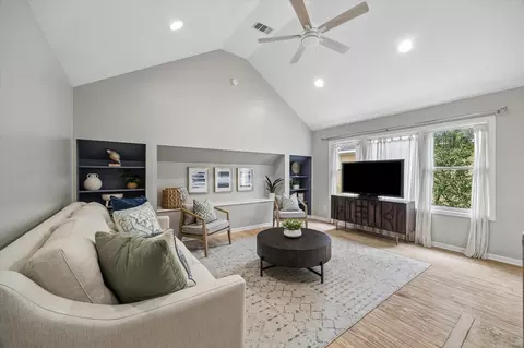 1907 Norfolk St #B, Houston, TX 77098