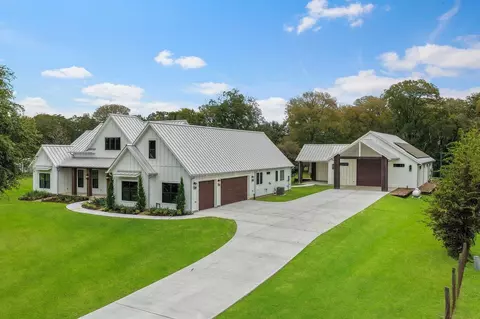 7020 Terry Ln, Richmond, TX 77406