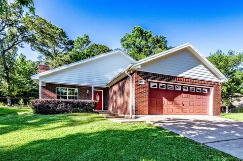 229 Evergreen Dr, Huntsville, TX 77340