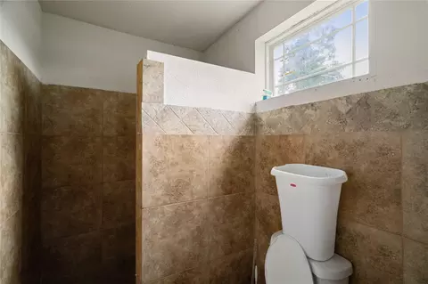 Bath - 1925 Sunny Dr, Houston, TX 77093 photo 6 of 7
