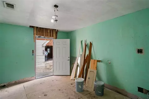 Entry Way - 1925 Sunny Dr, Houston, TX 77093 photo 4 of 8