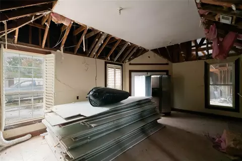 Entry Way - 1925 Sunny Dr, Houston, TX 77093 photo 6 of 8