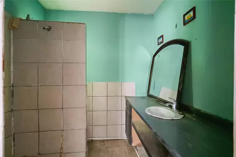 Bath - 1925 Sunny Dr, Houston, TX 77093 photo 1 of 7