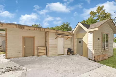 Exterior - 1925 Sunny Dr, Houston, TX 77093 photo 3 of 7
