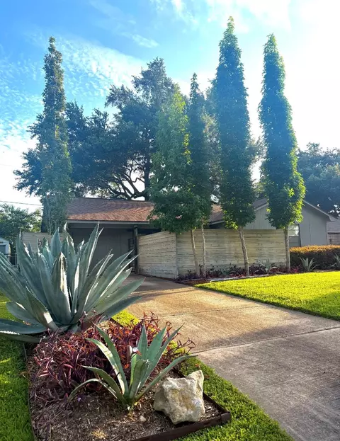 6410 Underhill St, Houston, TX 77092